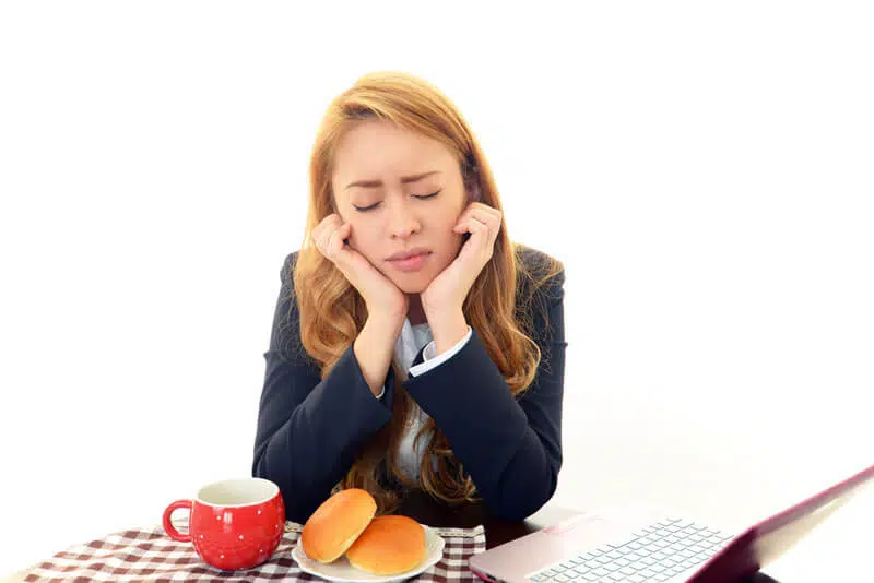 depressed-woman-anxiety-binge-eating